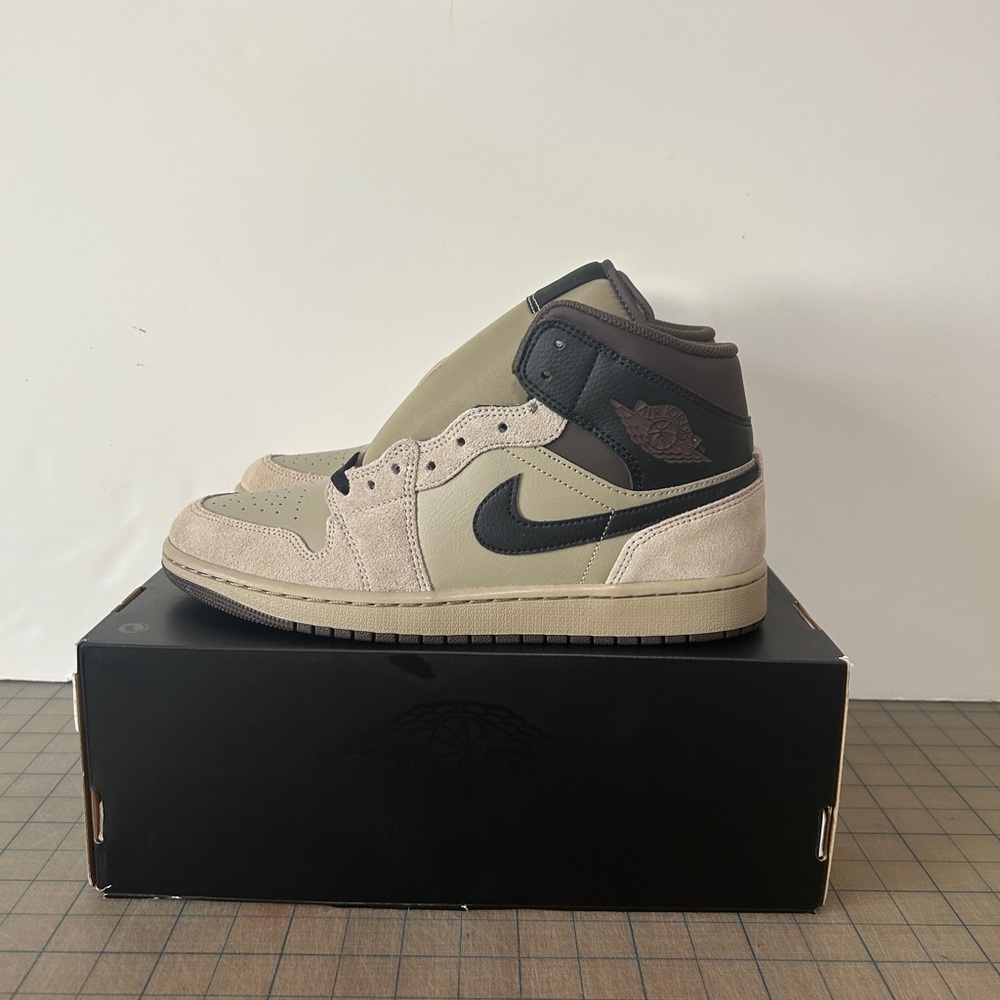 Air Jordan 1 Mid ‘Khaki Black’